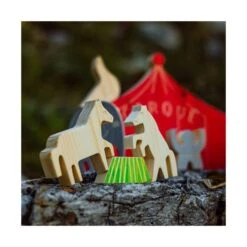 Le Cirque En Bois Du Queyras -Point De Jouet cirque en bois jouets du queyras