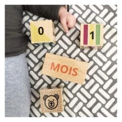 Cubes En Bois Naissance - Bienvenue Bébé -Point De Jouet cubes en bois naissance fraise et bois camille 01 1