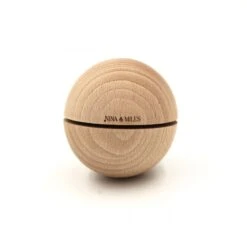 La Boule Sonore Petit Modèle Pour Bébé -Point De Jouet ninaetmiles petite boule musicale en bois