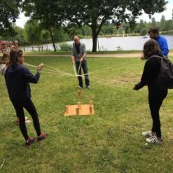 Tour De Fröbel - Jeu De Coopération Géant - 12 Joueurs -Point De Jouet tour de frobel 1 1