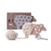 Woody Le Mouton Laine écrue -Point De Jouet woody le mouton jeu tricot lacage les jouets libres 2